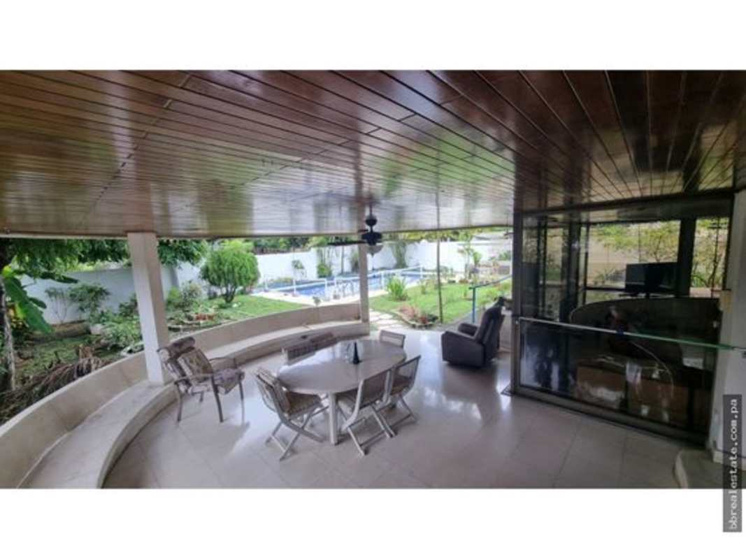 Modern house with green garden and skyline view in Obarrio district Panama