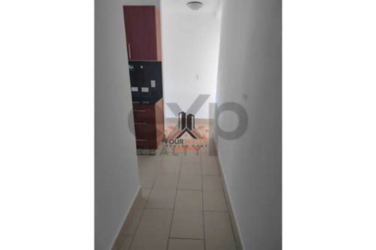 Bathroom suite with glass shower wood vanity granite top PH Met View Betania Panama