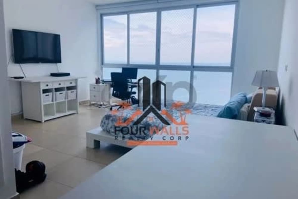 Bright studio apartment with floor-to-ceiling ocean view window PH Dupont Tower