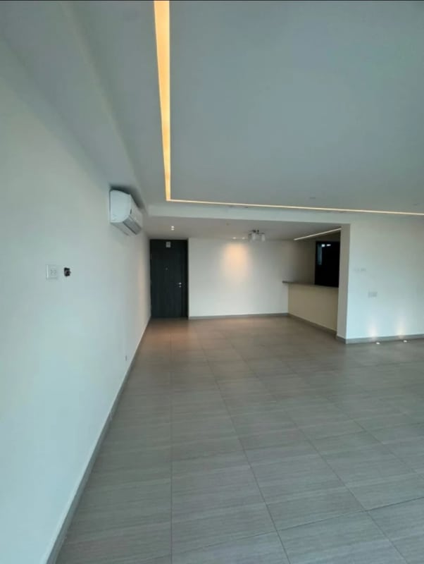 Unfurnished bedroom with sea view and built-in closet PH Asia