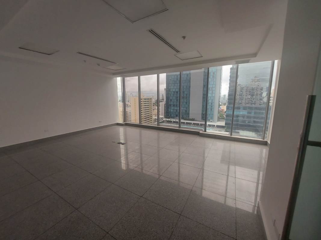 Commercial office space with floor-to-ceiling windows and city skyline views at PH SFC Tower Panama