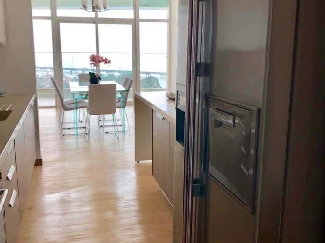 Modern kitchen with cabinets and appliances PH Coco Place Coco del Mar