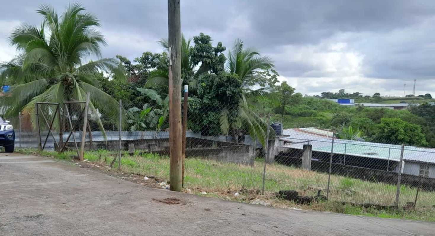 Fenced Corner Lot in Genesis Divino Niño Las Mañanitas