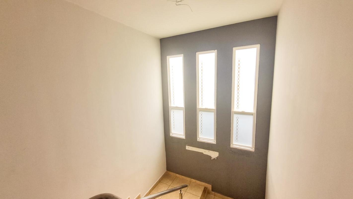 Synthetic turf soccer field and recreation courts in PH Alpes Panama