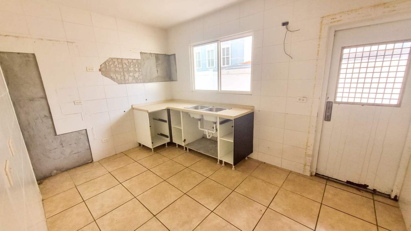 Small bright utility or storage room in townhouse PH Alpes Panama