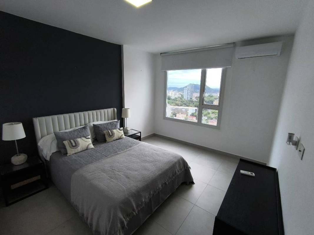 Bedroom with city view window, air conditioning, double bed, PH Van Gogh El Cangrejo Panama City