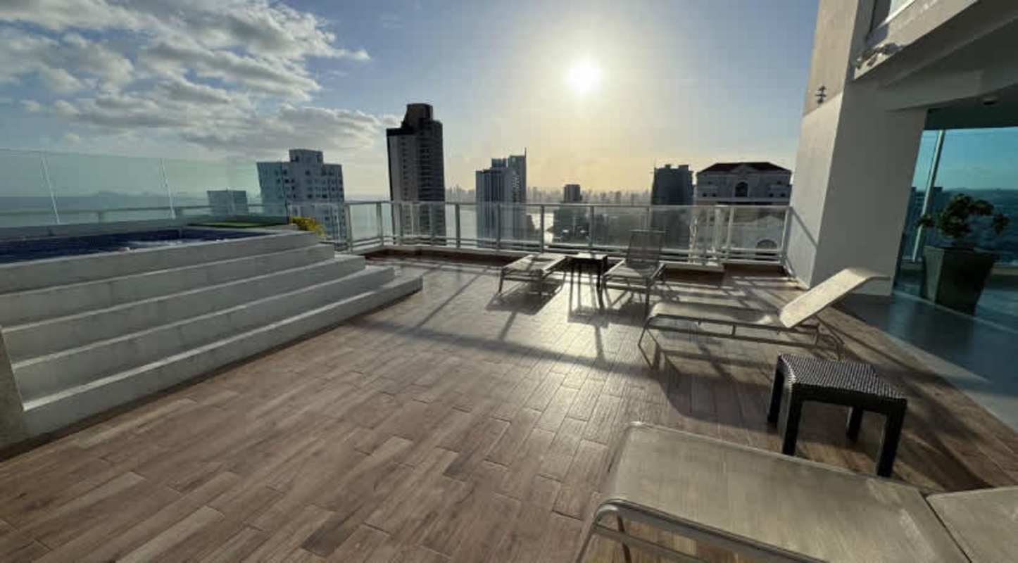 Stunning infinity rooftop pool with panoramic ocean and city views PH Parkside Costa del Este