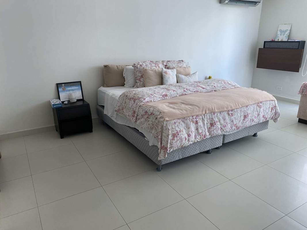 Spacious bedroom with king-size bed and AC at PH Parkside Costa del Este Panama
