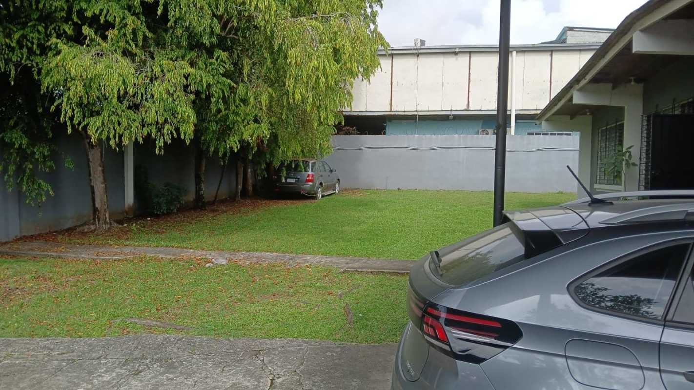 3 bedroom house on commercial lot fenced Las Lajas Transístmica highway Panama City