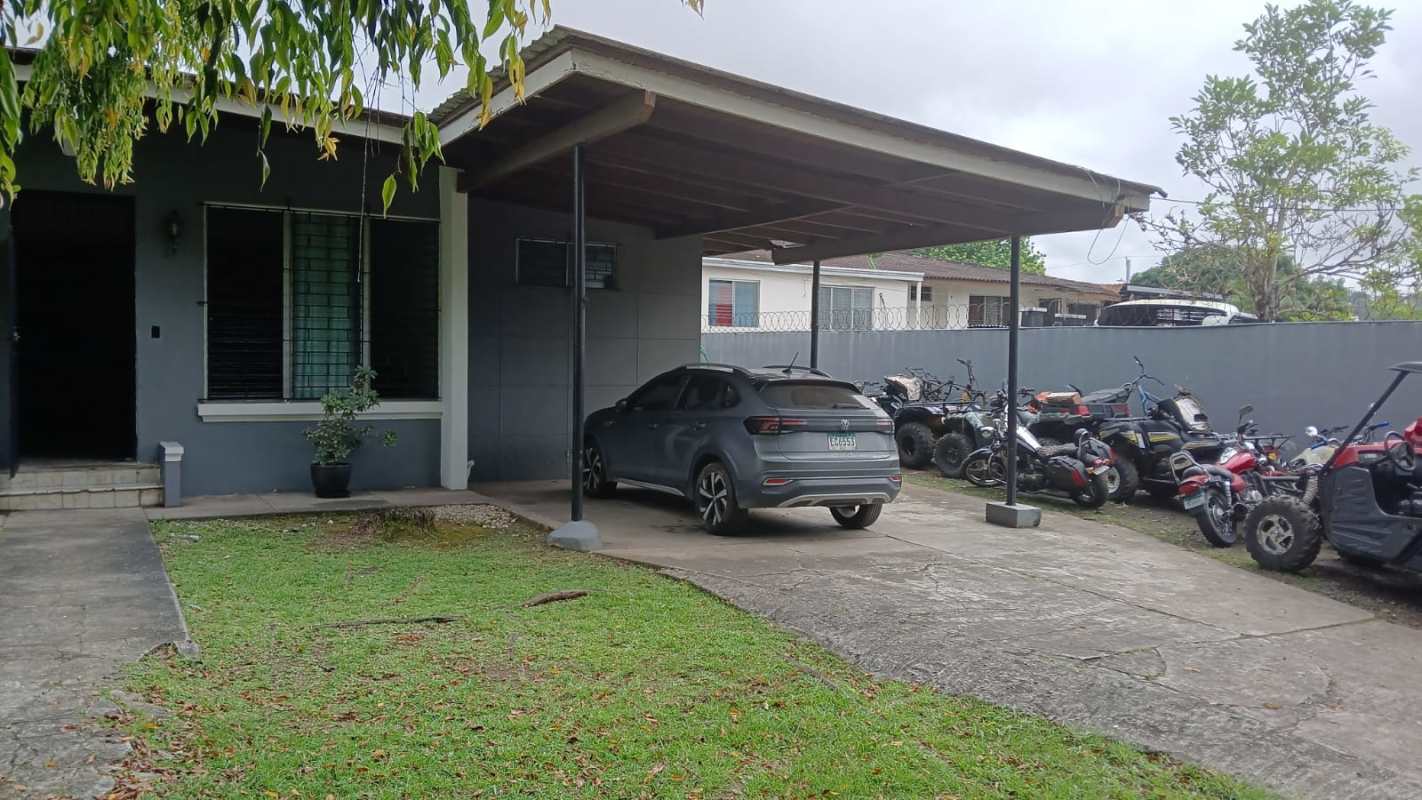 Large flat fenced commercial-residential lot 1089m2 Las Lajas Panama City for sale