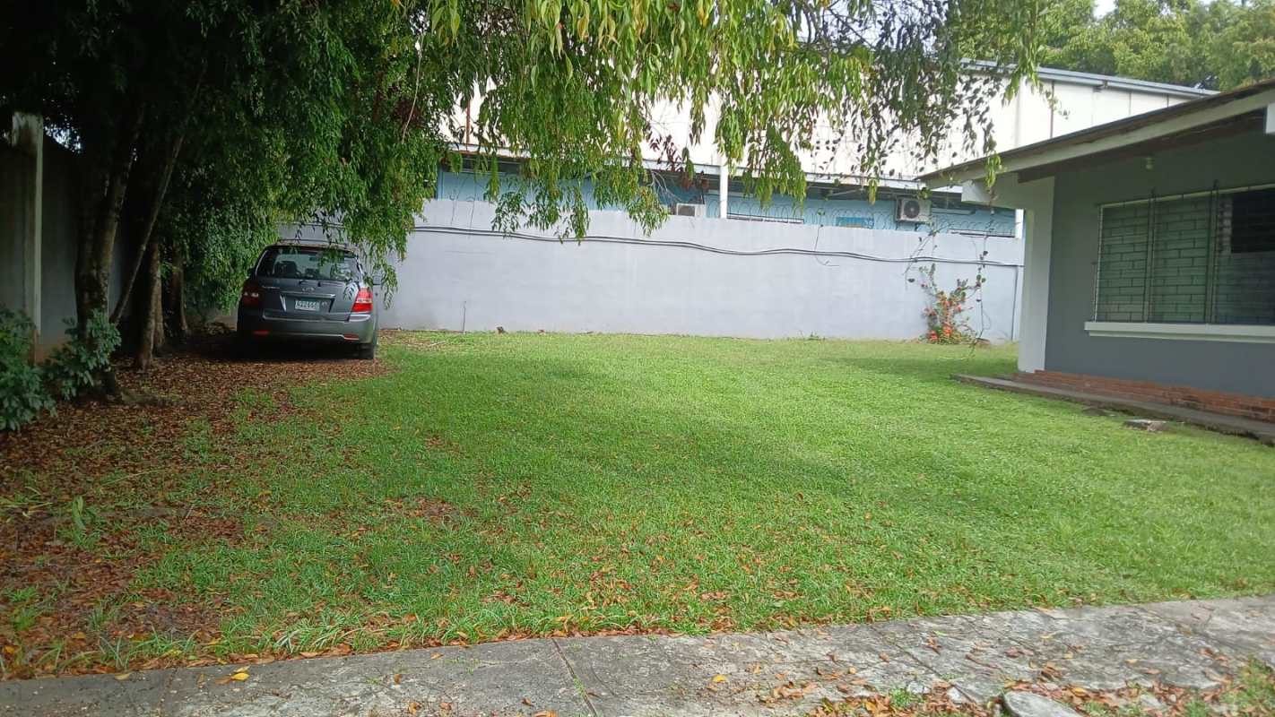Fenced corner lot with house and deposit Las Lajas Transístmica Panama City