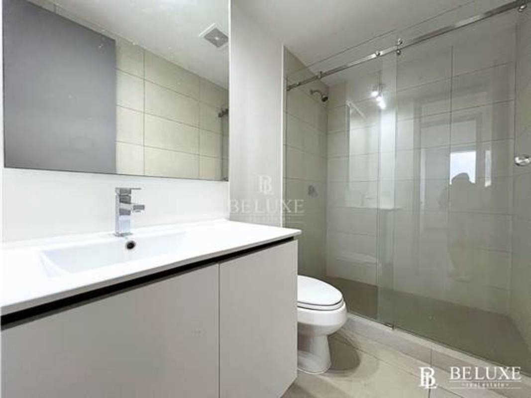 Bathroom with glass shower and modern finishes in PH Van Gogh El Cangrejo apartment rental Panama City