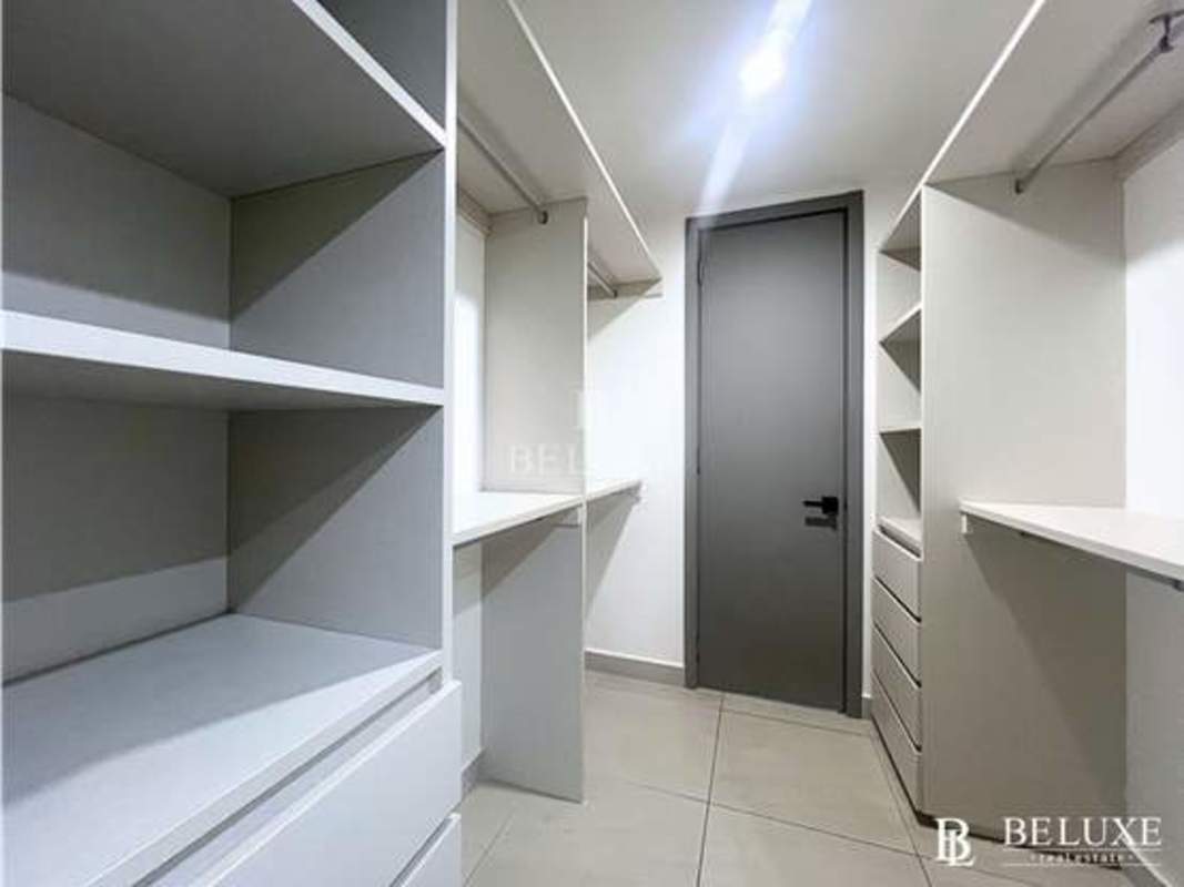 Spacious master bedroom walk-in closet apartment for rent PH Van Gogh Panama City