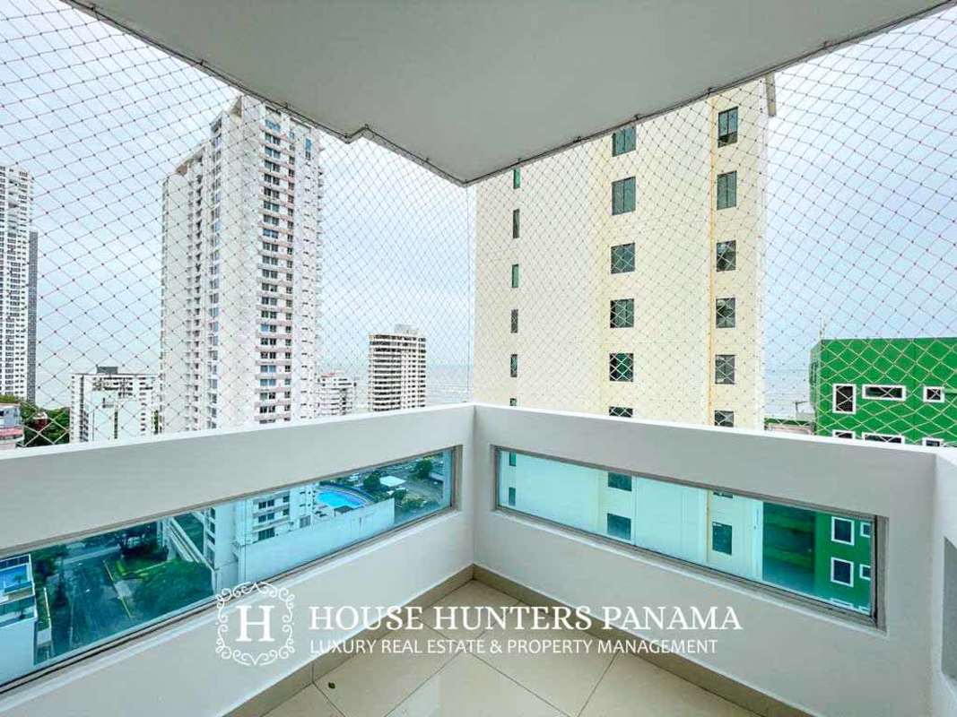 Spacious balcony featuring panoramic skyline views in The View Tower Panama City