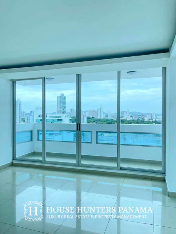 Modern living room with panoramic skyline views and sliding glass doors to balcony in The View Tower Panama