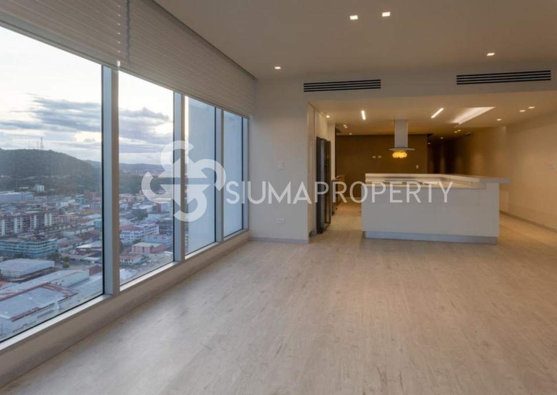 Bright open-plan living and dining with panoramic windows PH Rivage Tower Panama