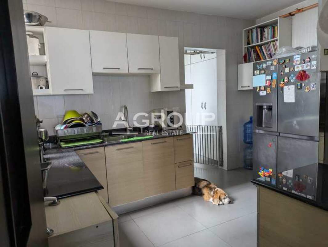 Dining room with marble table, upholstered chairs, ocean and city views, modern decor in Panama City condo