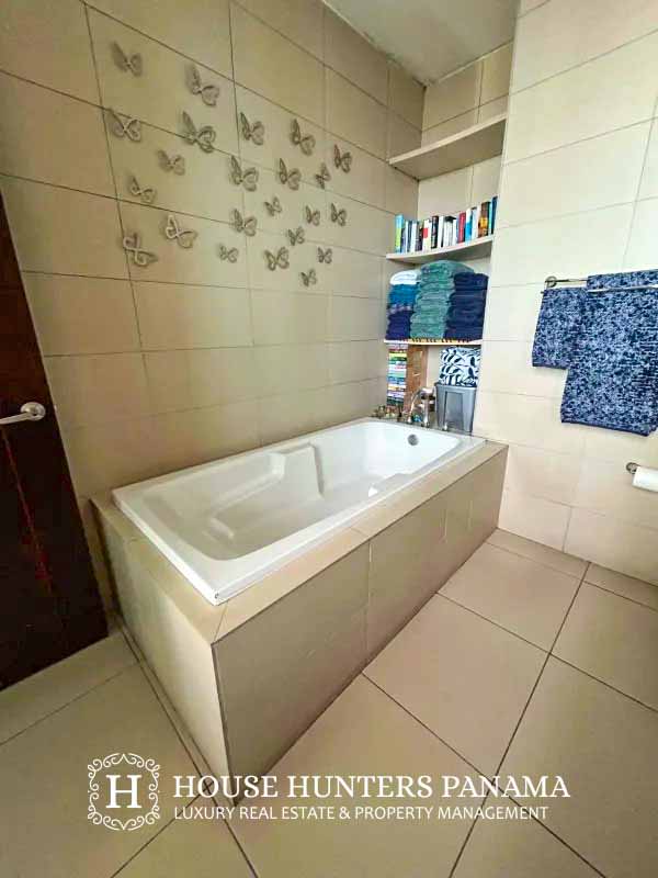 Fully equipped kitchen with granite counters and quality appliances PH Dupont Punta Pacifica Panama