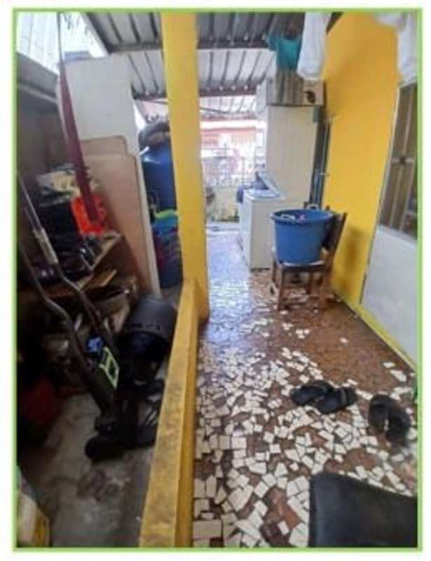 Side corridor outdoor laundry yellow walls metal roof Juan Díaz Panama