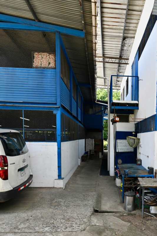 Interior office workspace inside commercial warehouse for rent Puebla Nuevo Panama