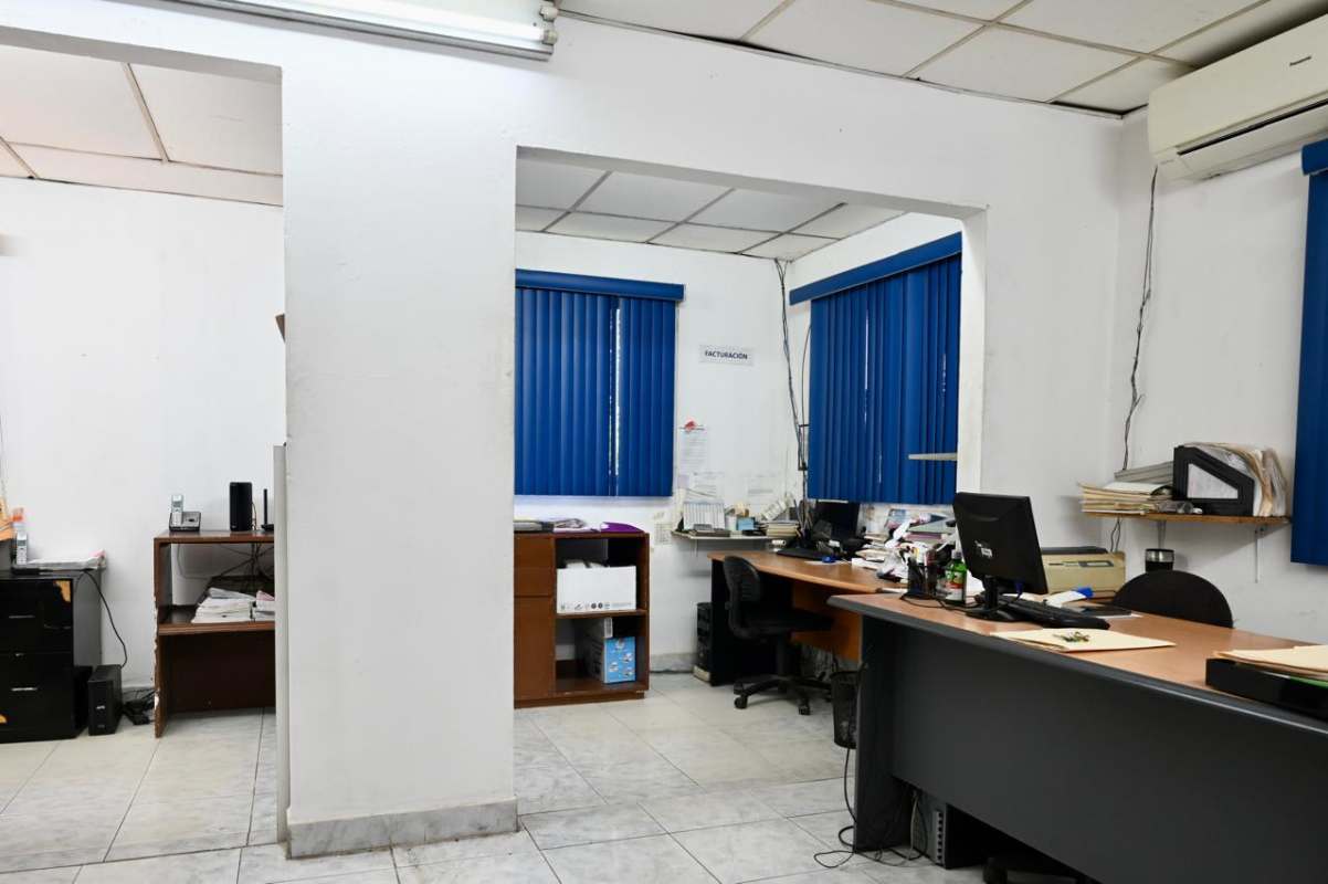 Commercial Warehouse & Office 1328m² for Rent 12 de Octubre