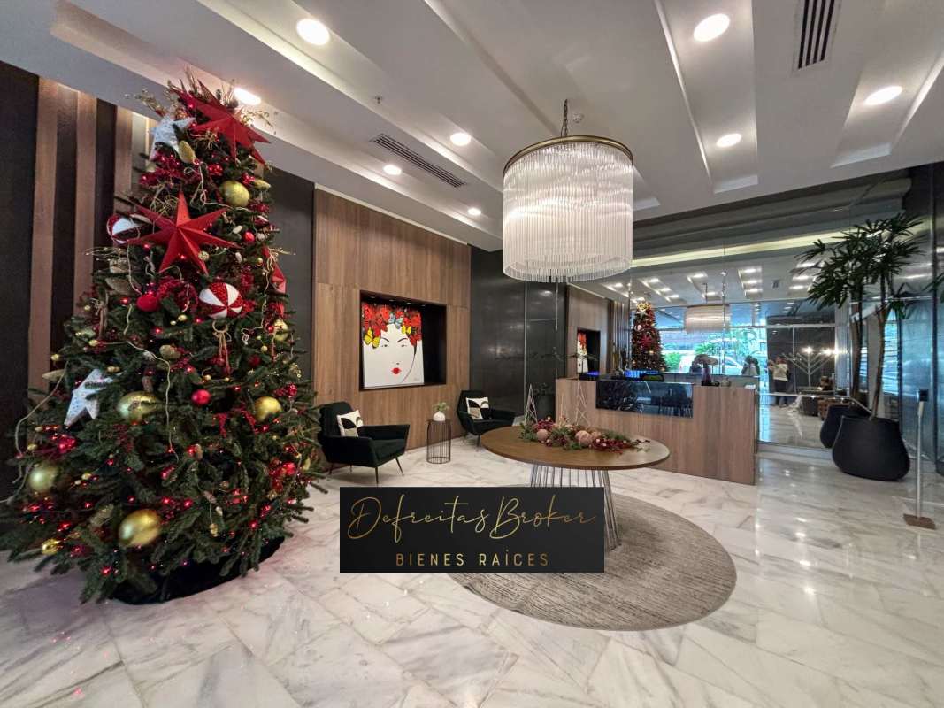 Infinity swimming pool overlooking ocean at PH Oceanaire Punta Pacifica Panama