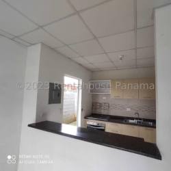 Bathroom with walk-in shower and modern fixtures in house for rent Costa Verde La Chorrera Panama