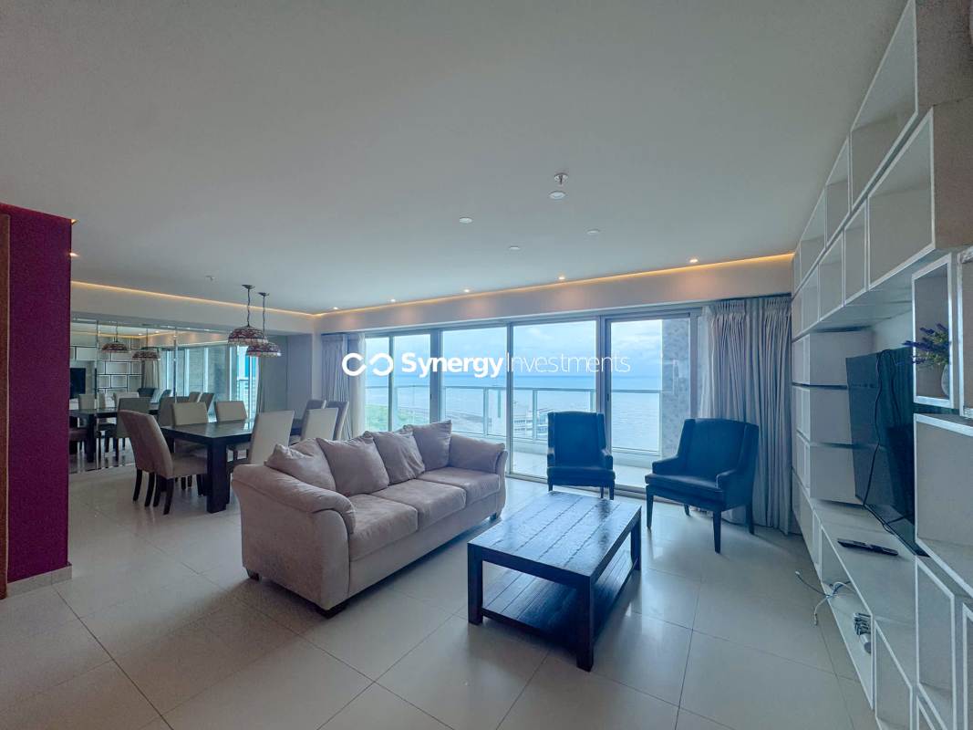 Ocean view master bedroom with walk-in closet in PH Parkside Costa del Este Panama