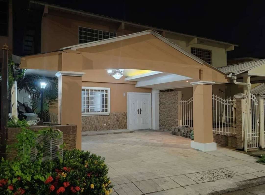 Living space with French doors, tiled floor and arched ceiling in Cerro Viento duplex house Panama