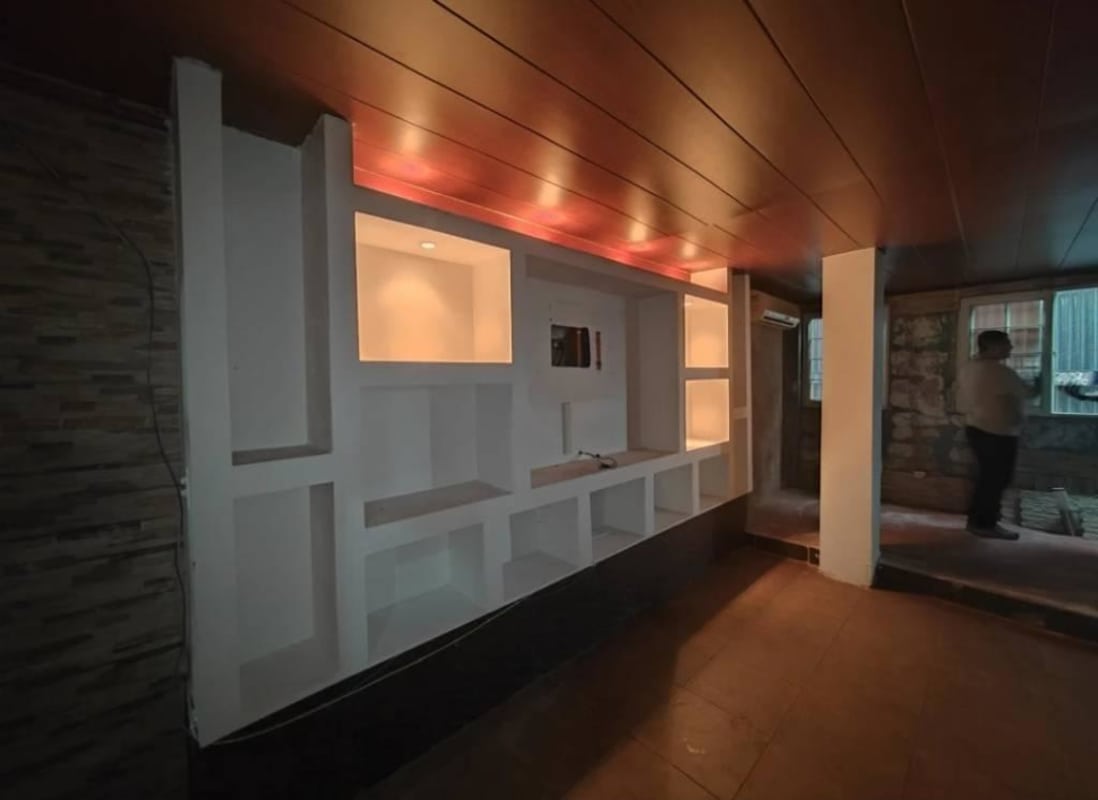 Covered backyard terrace with lighting in Cerro Viento duplex Panama