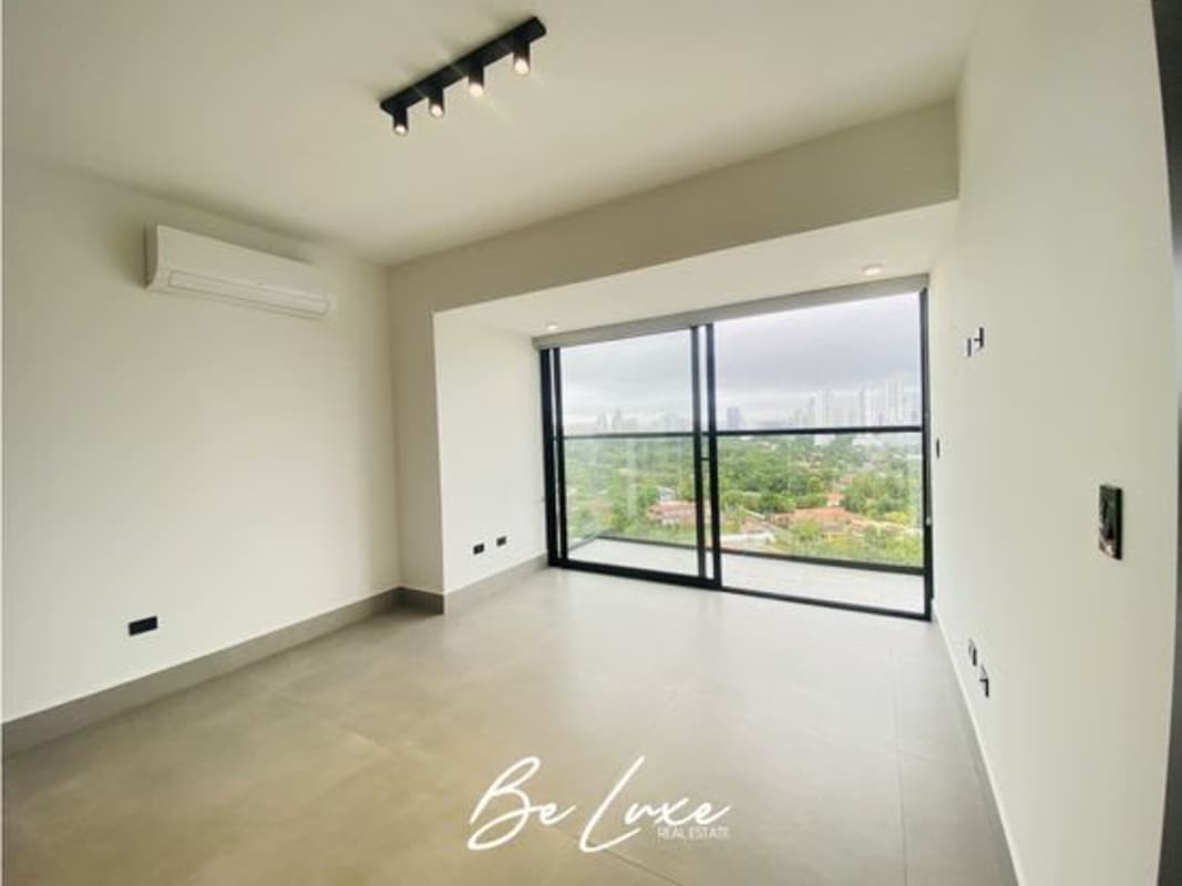 Open concept kitchen with quartz countertops and appliances at PH Victory Sport Coco del Mar