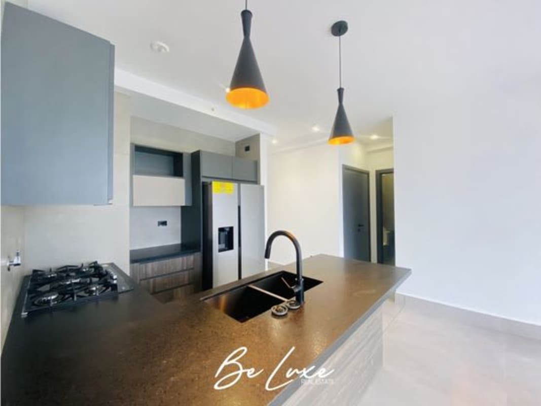 Modern bathroom with glass-enclosed shower in PH Victory Sport, Panama City