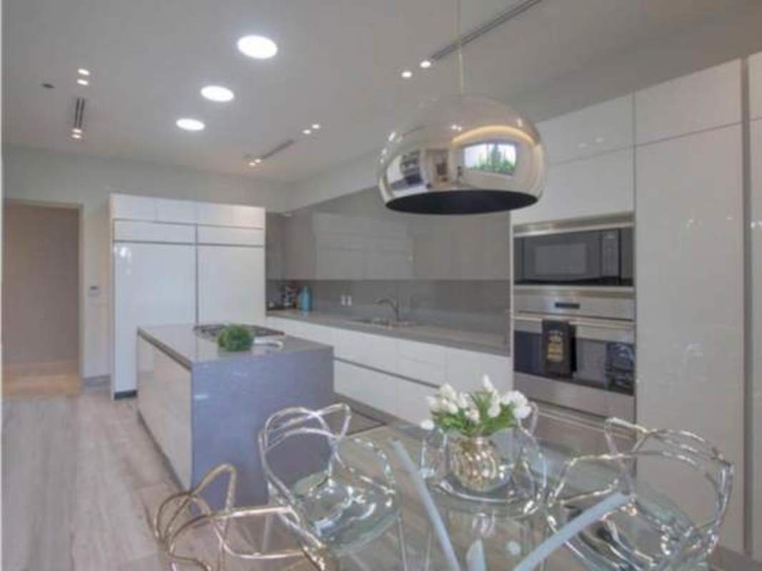 Luxurious master bedroom with walk-in closet and golf course views at PH The Reserve Santa Maria Panama