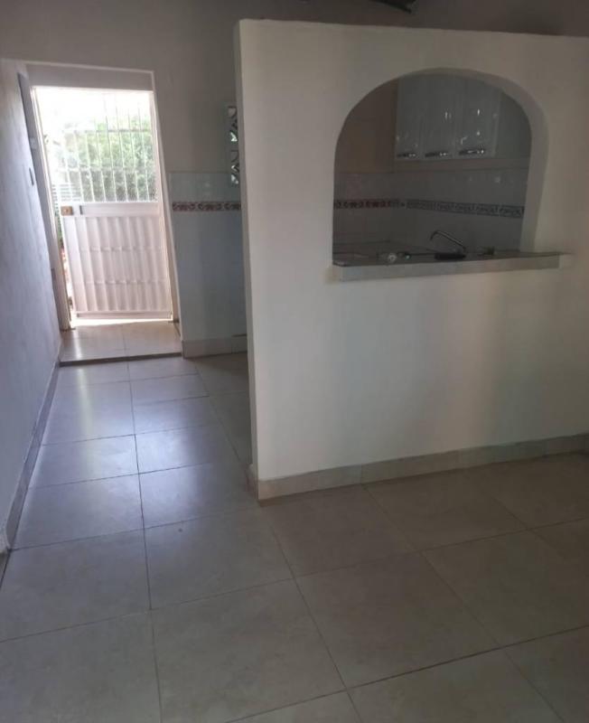Small open kitchen with backsplash, arched opening, tiled floor in Nuevo Tocumen apartment