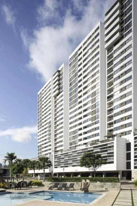 Bedroom interior with floral accent wall, AC and built-in closet in PH Condado Country Club Panama