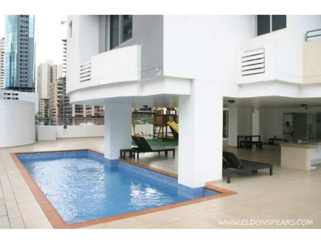 Ensuite bedroom with AC, wardrobe city view PH Galería Uno Obarrio Panama apartment for sale