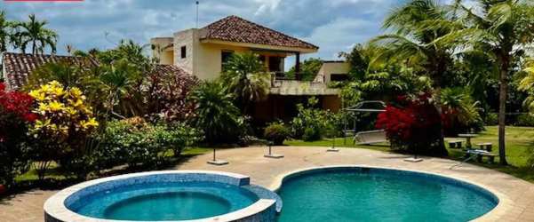 Villa with balcony, swimming pool, tropical landscaping, luxury property Coronado Panama for sale