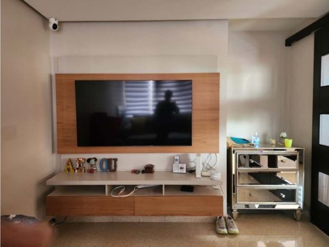 Modern bedroom with built-in closet and tiled floors in PH La Ronda Obarrio Panama