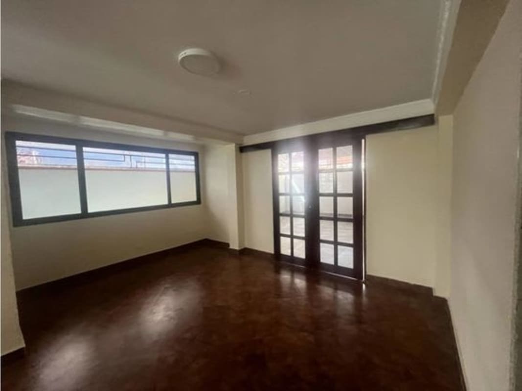 Large bright living space with access to balcony in PH La Ronda Obarrio Panama