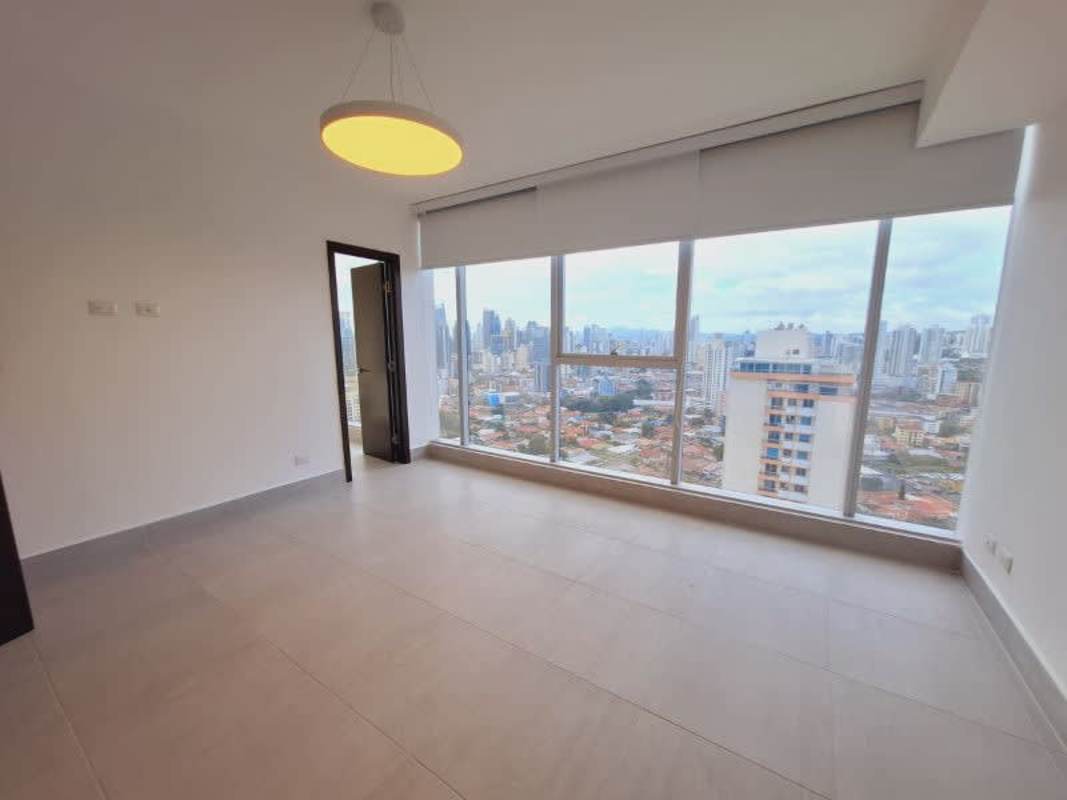 Spacious master bedroom en-suite bathroom walk-in closet skyline view PH Jade Panama