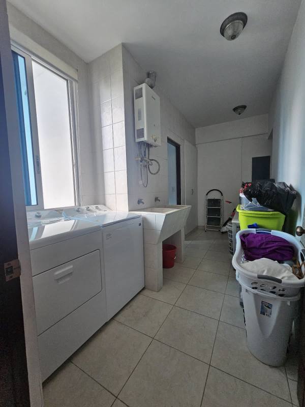 Modern bathroom with walk-in shower and premium fixtures PH Pacific Village Panama