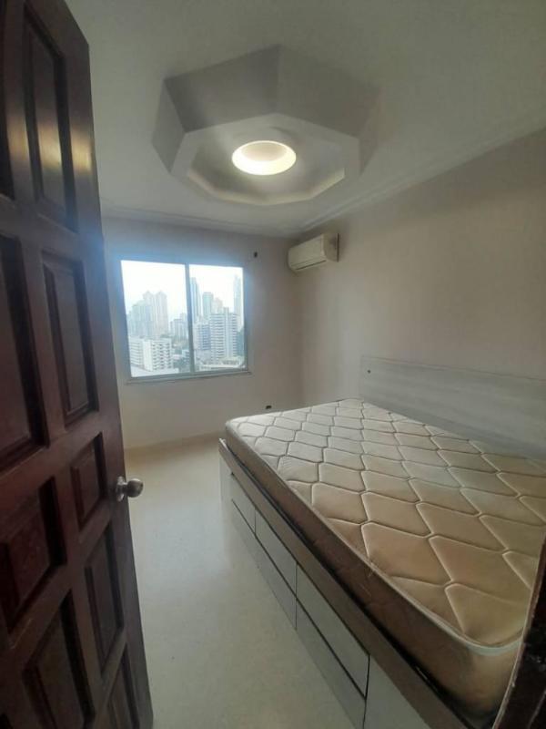 Furnished master bedroom, city view windows in PH Coral Plaza El Cangrejo Panama