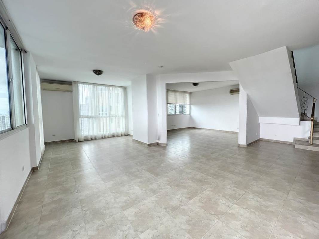 Luxury 3BR Duplex Penthouse with City Views Mystic Point