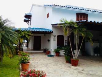 Spacious living room with sectional sofa, AC and ceiling fan at Playa Blanca Farallon rental house