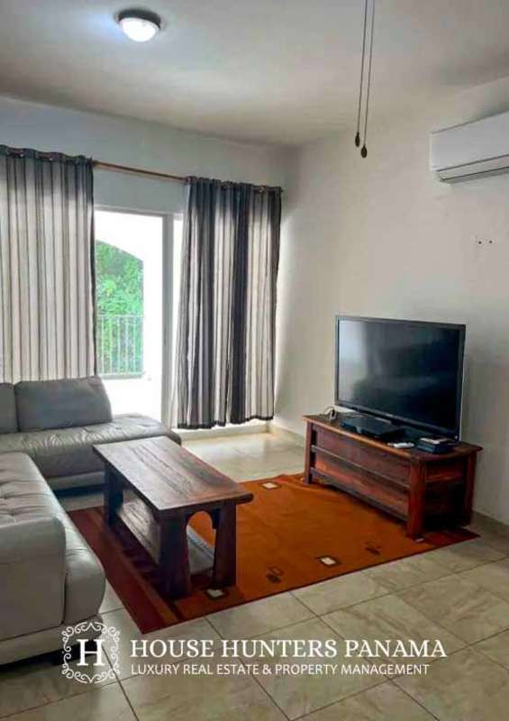 Spacious master bedroom with ensuite, built-in closets, city and ocean views PH Amador Hill