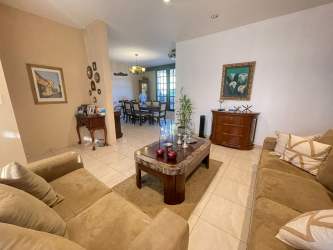 Master bedroom with AC, ceiling fan, balcony access San Carlitos David Panama Chiriquí