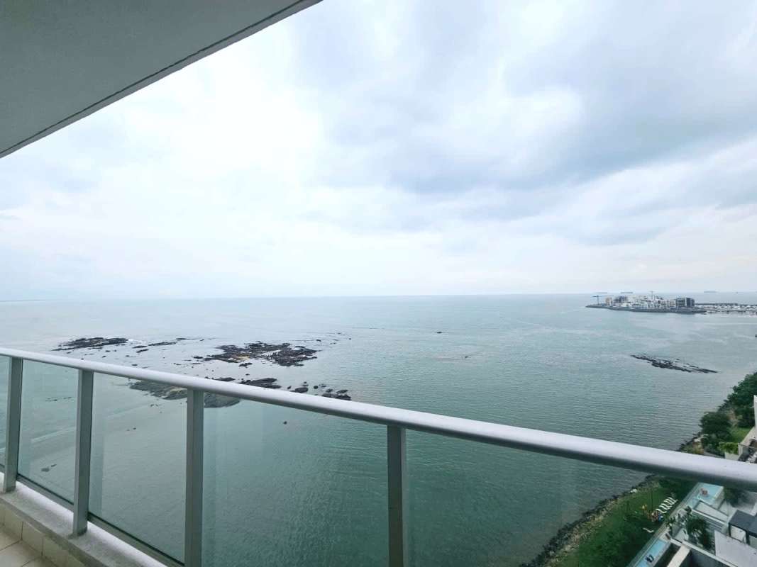 Modern bedroom with large windows providing city and sea views, PH Oceanaire Punta Pacifica Panama