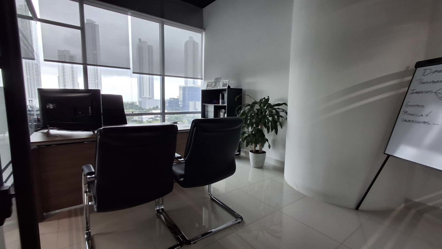 Private offices with glass partitions in Time Square Costa del Este for sale