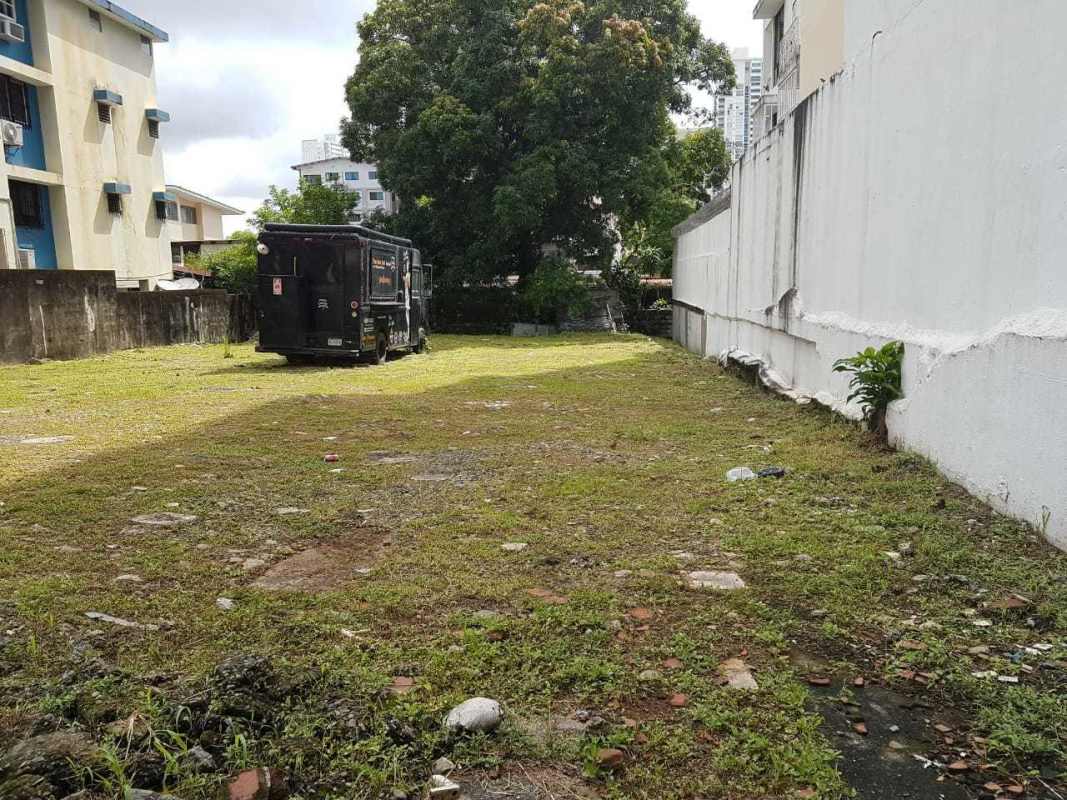 Vacant fenced lot ideal for residential or commercial tower in San Francisco district near Multiplaza Panama