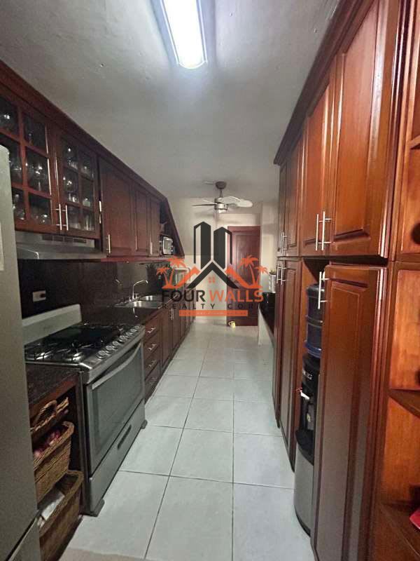 Bedroom with wood wardrobes, ceiling fan, TV in Condado del Rey house panama